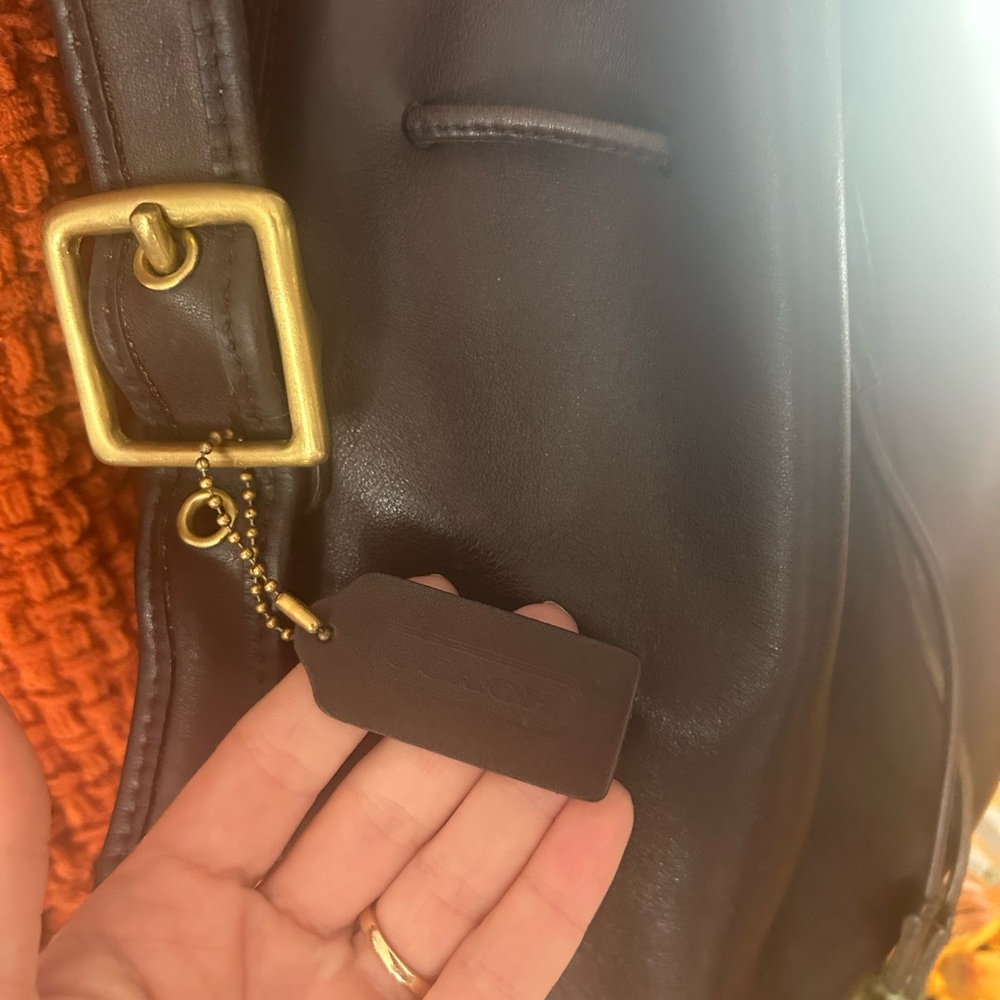Elegant Brown Leather Bucket Bag - Picture 15 of 16